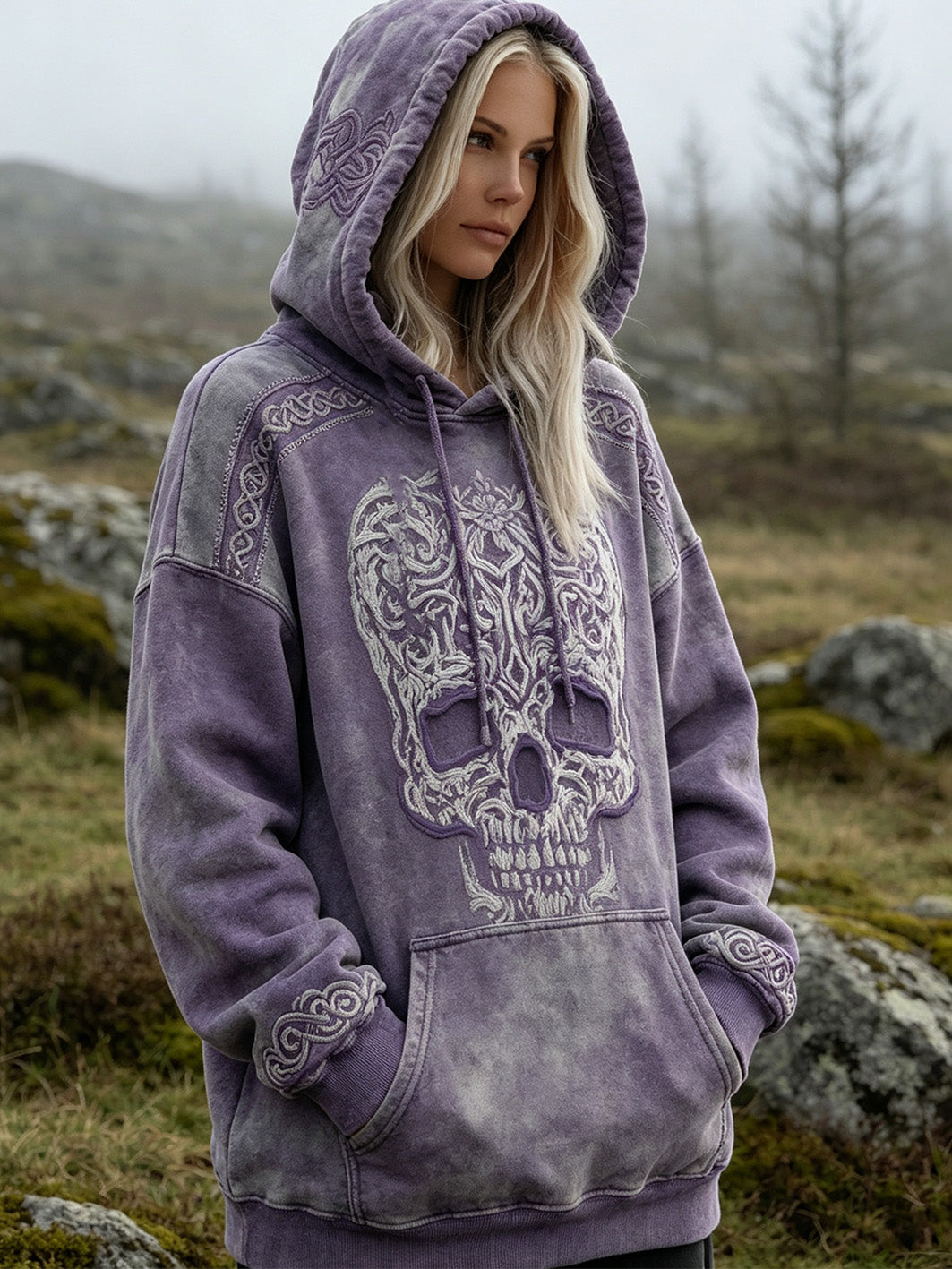 Damen-Retro-Kapuzen pullover im Wikingers til mit Totenkopf muster, lässig gewaschen