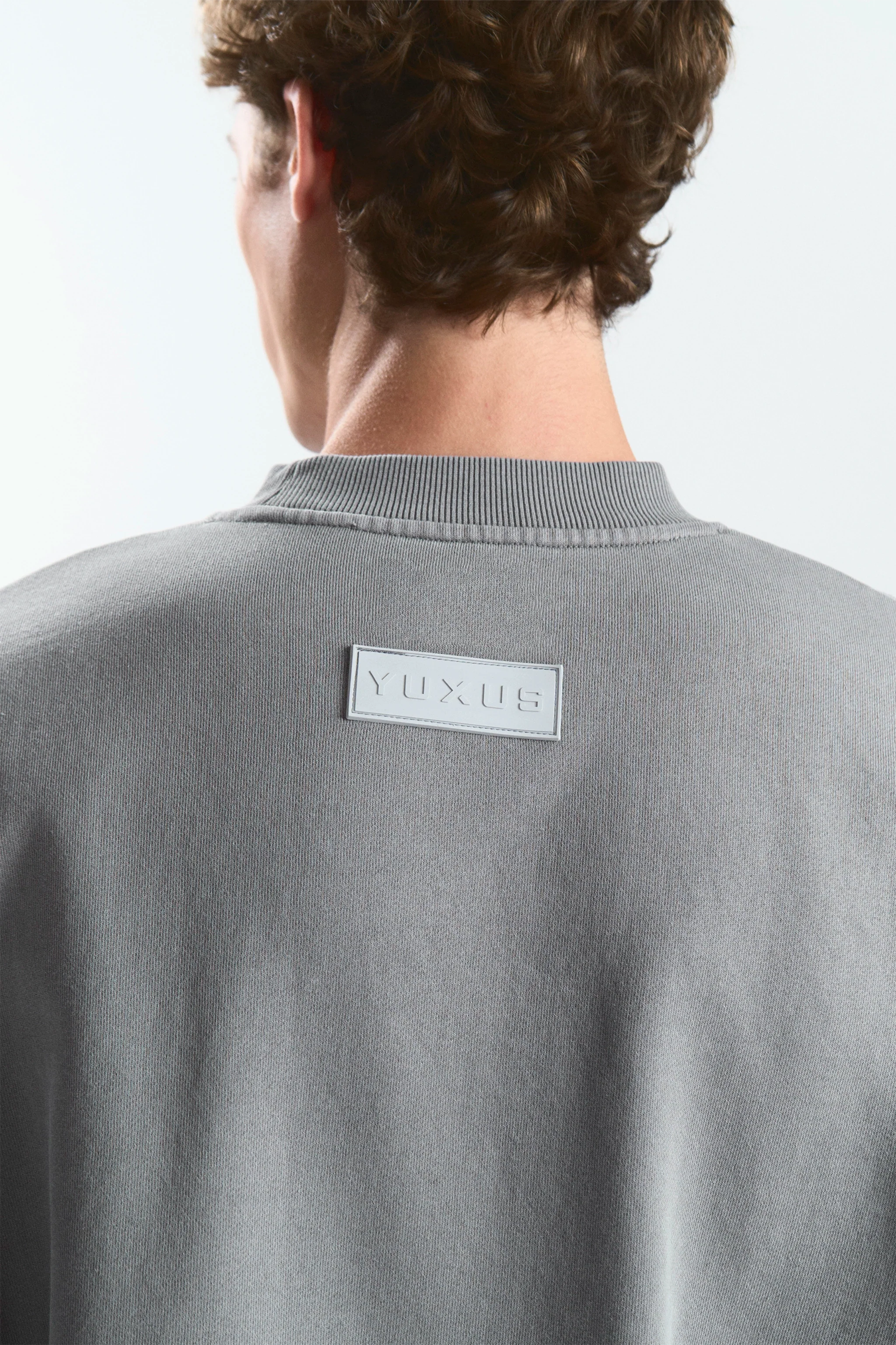 DIM "GRAYSCALE" CREWNECK