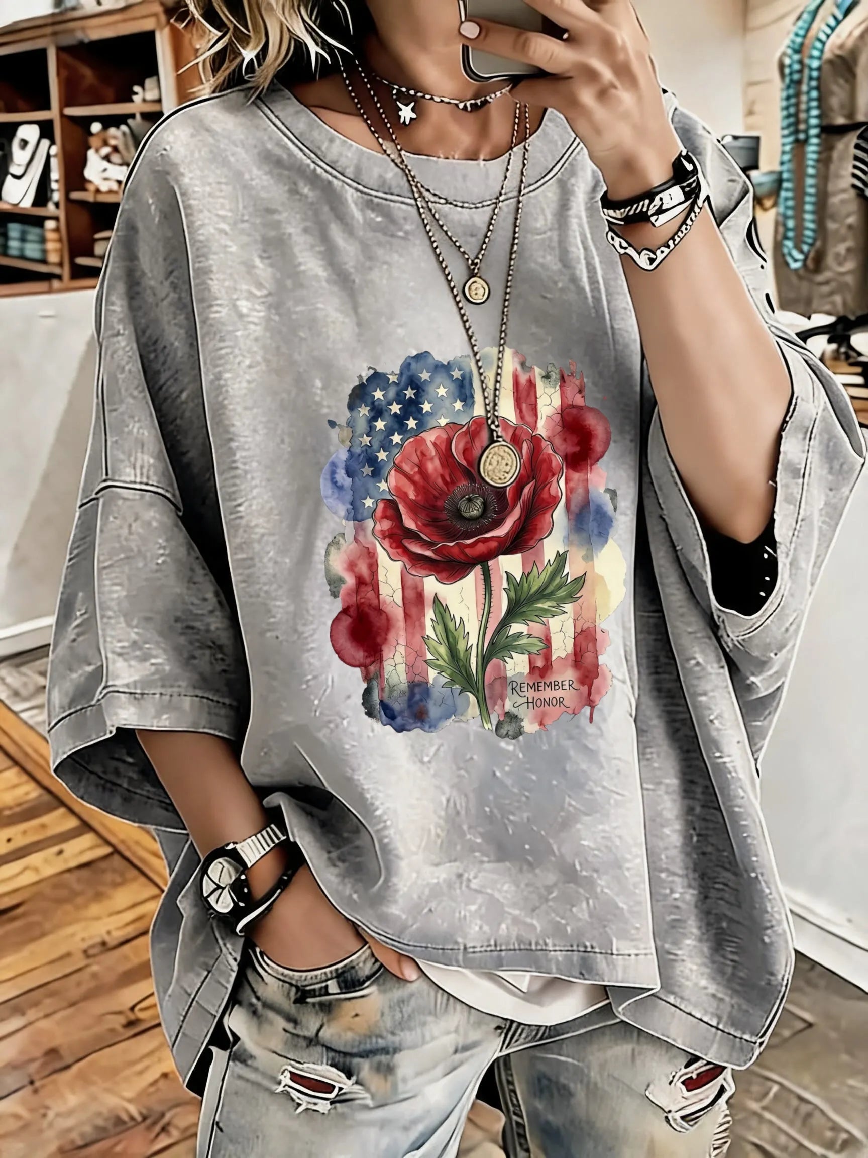 Women'S Vintage Distressed Washed Remember And Honor Poppy Oversized T-Shirt