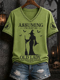 Frauen-Lustiges Halloween-Hexen-T-Shirt mit Aufdruck: „Zu glauben, ich sei nur eine alte Dame, war dein erster Fehler“ – lässiges V-Ausschnitt‑T‑Shirt